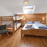Alpenchalet Lacknerbrunn Bis 30 P *