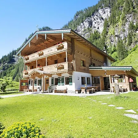 Alpenchalet Lacknerbrunn Bis 30 P Mayrhofen